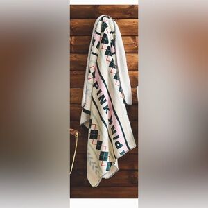 NWT Victoria’s Secret Cozy Fleece Blanket NEW